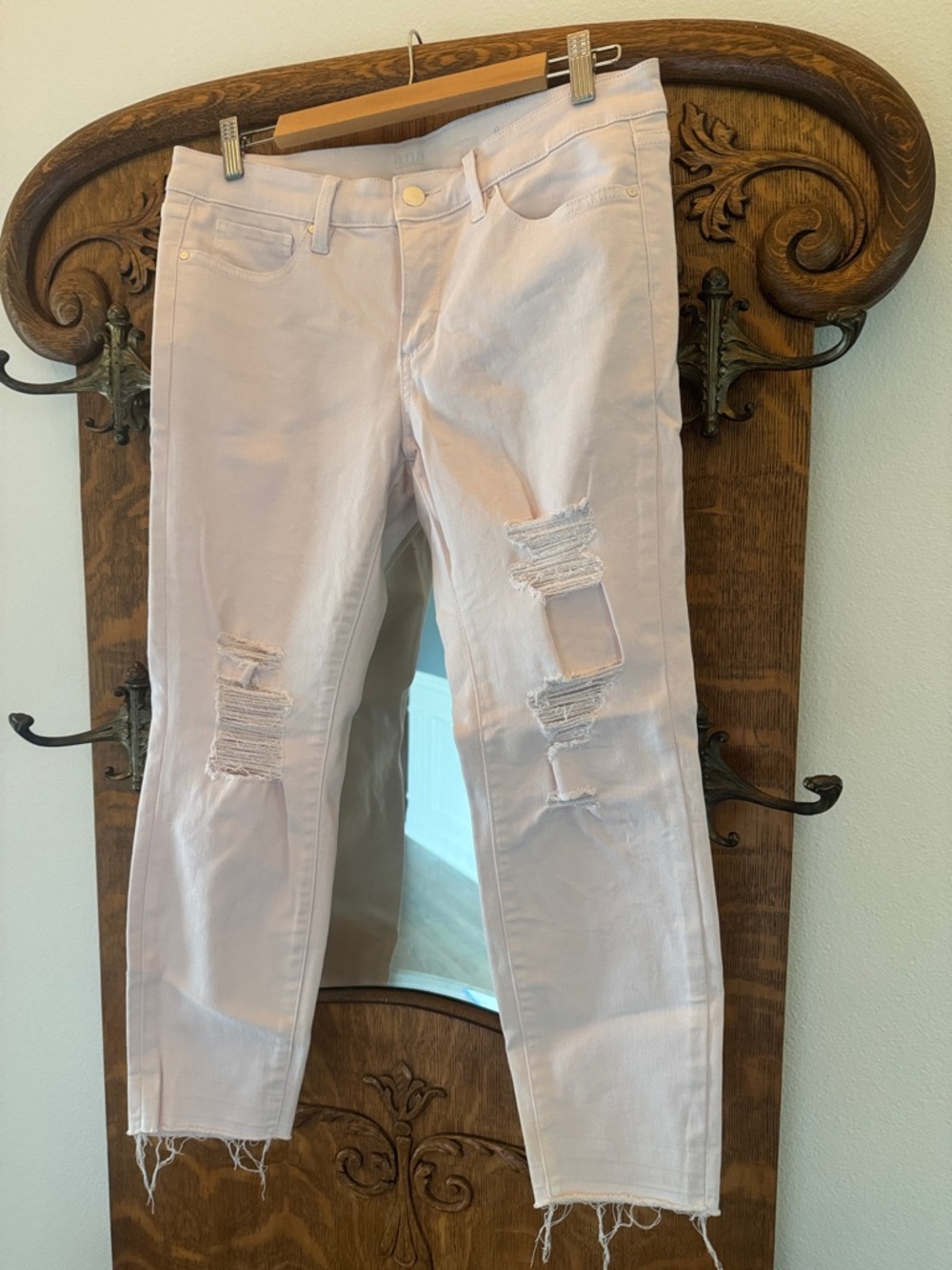 Women’s Pale Pink Distressed Skinny Jeans